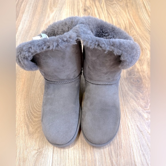 Uggs Women’s Bailey Button Bling Boots Gray Silver Rhinestone Sz 9 EUC - Picture 4 of 8